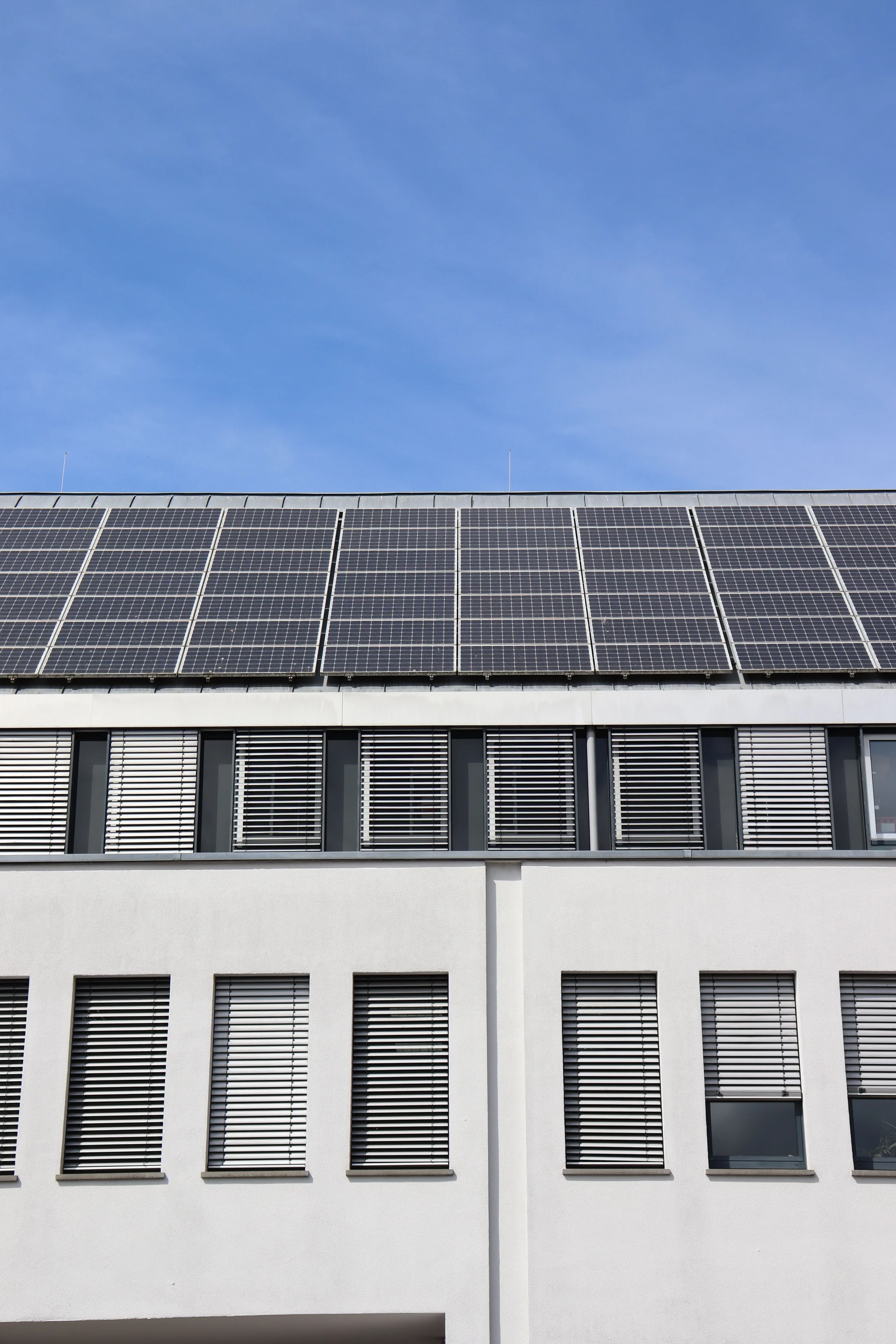 Photovoltaic system on a commercial building